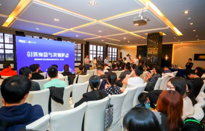 教培行kaiyun网站业趋势复盘报告:教育科技正从校外到校内推动教育方式变化(图1)
